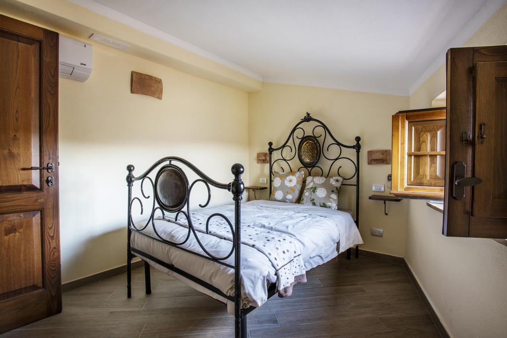 Antico Borgo Seggiano Bed & Breakfast Стая снимка